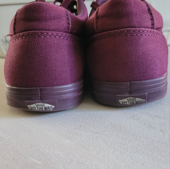 Vans - Picture 3 of 7